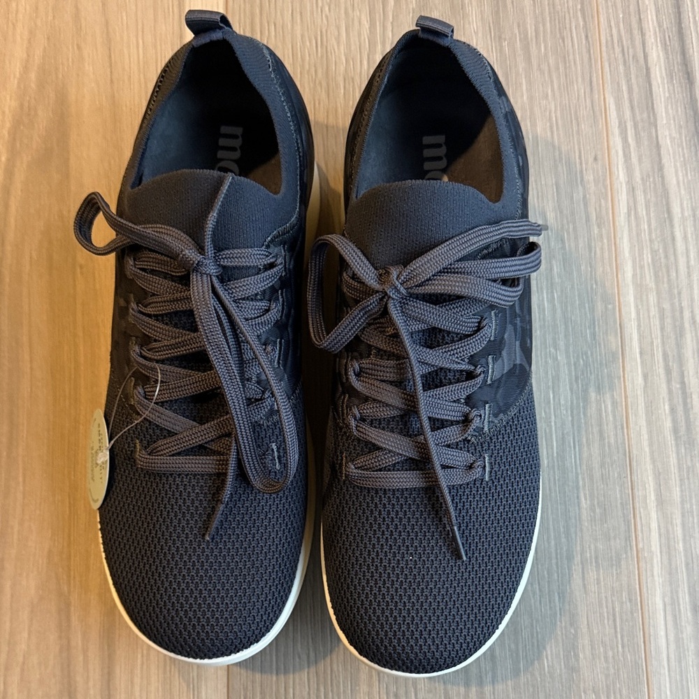 Moshn Women's Black Pulse Oyster Camo Sneakers Size 8.5 Wide
